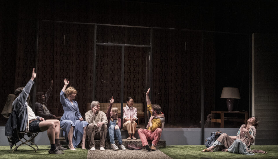 <b>T. Vinterberg, M. Rukov: KOMUNA</b><br><br>Václav Šanda, Lucie Žáčková, Vasil Fridrich, Josefína Marková, Ha Thanh Špetlíková, Jakub Burýšek, Markéta Stehlíková

<br><br>foto:  Pavel Nesvadba