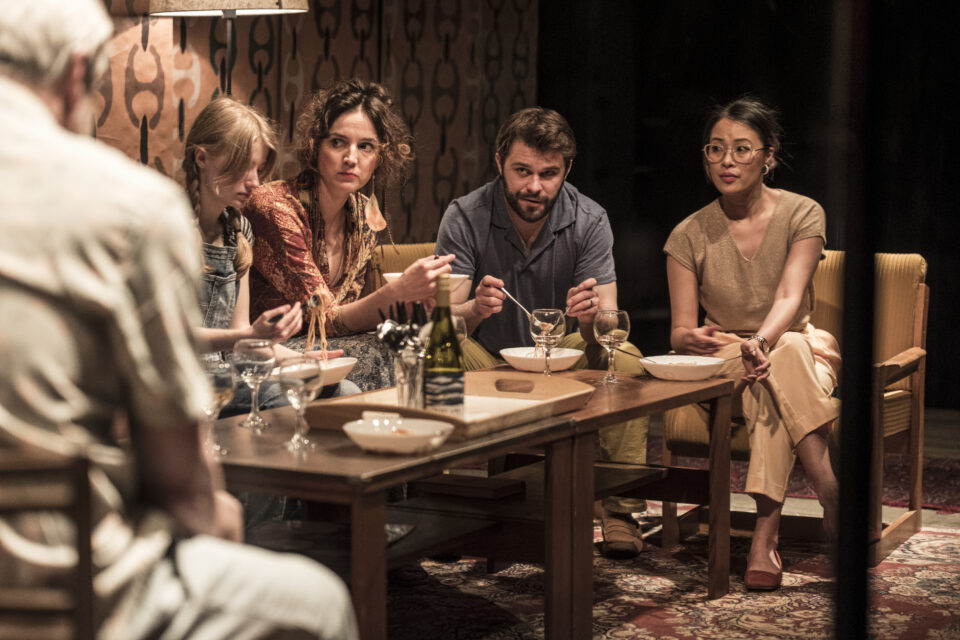 <b>T. Vinterberg, M. Rukov: KOMUNA</b><br><br>Vasil Fridrich, Josefína Marková, Markéta Stehlíková, Jakub Burýšek, Ha Thanh Špetlíková

<br><br>foto:  Pavel Nesvadba