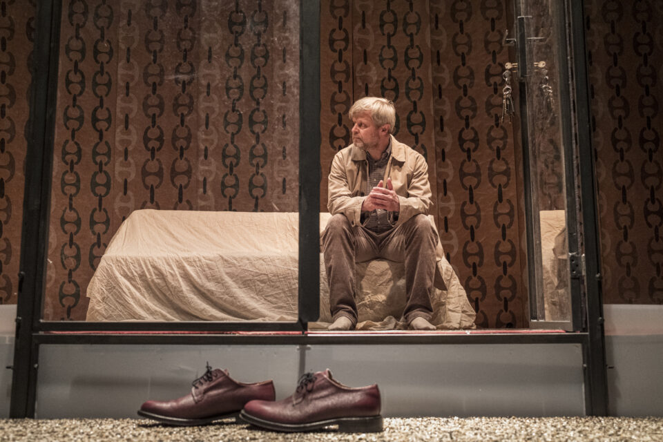 <b>T. Vinterberg, M. Rukov: KOMUNA</b><br><br>Vasil Fridrich

<br><br>foto:  Pavel Nesvadba