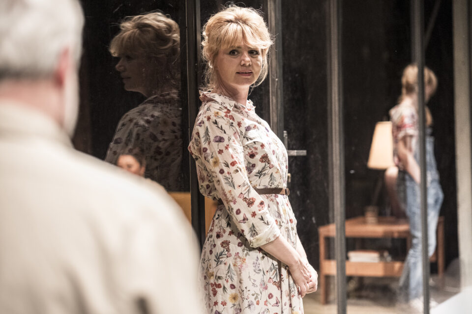<b>T. Vinterberg, M. Rukov: KOMUNA</b><br><br>Vasil Fridrich, Lucie Žáčková, Josefína Marková

<br><br>foto:  Pavel Nesvadba